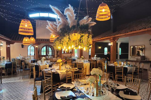 La Casona Salon De Eventos